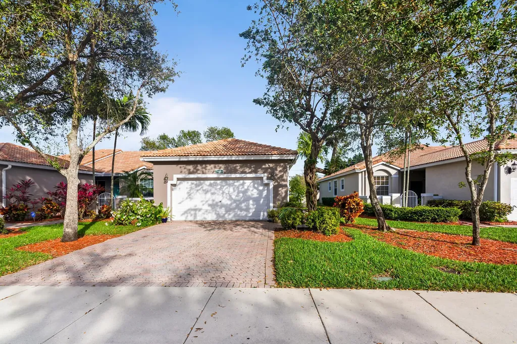 2860 E Aragon Boulevard Sunrise FL 33313
