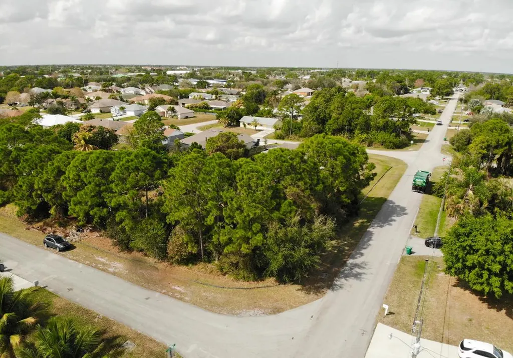 407 SW Meadow Terrace Port St Lucie FL 34984