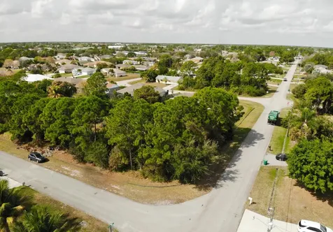 407 SW Meadow Terrace Port St Lucie FL 34984