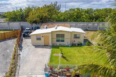 2747 NW 2nd Street Boynton Beach FL 33435