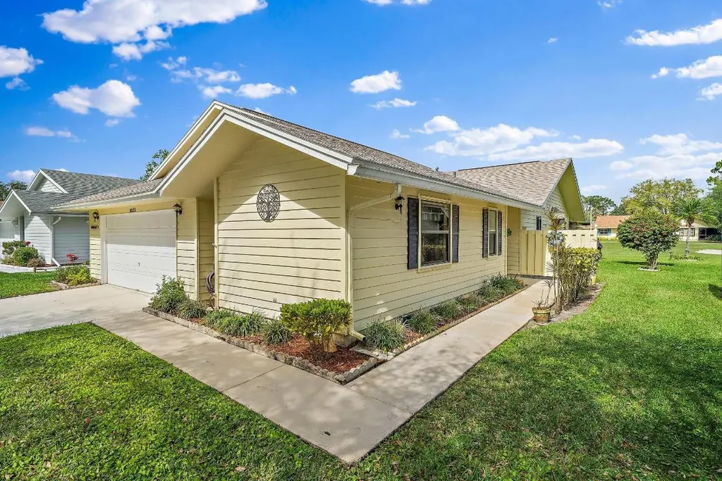 8121 SE Eaglewood Way Hobe Sound FL 33455
