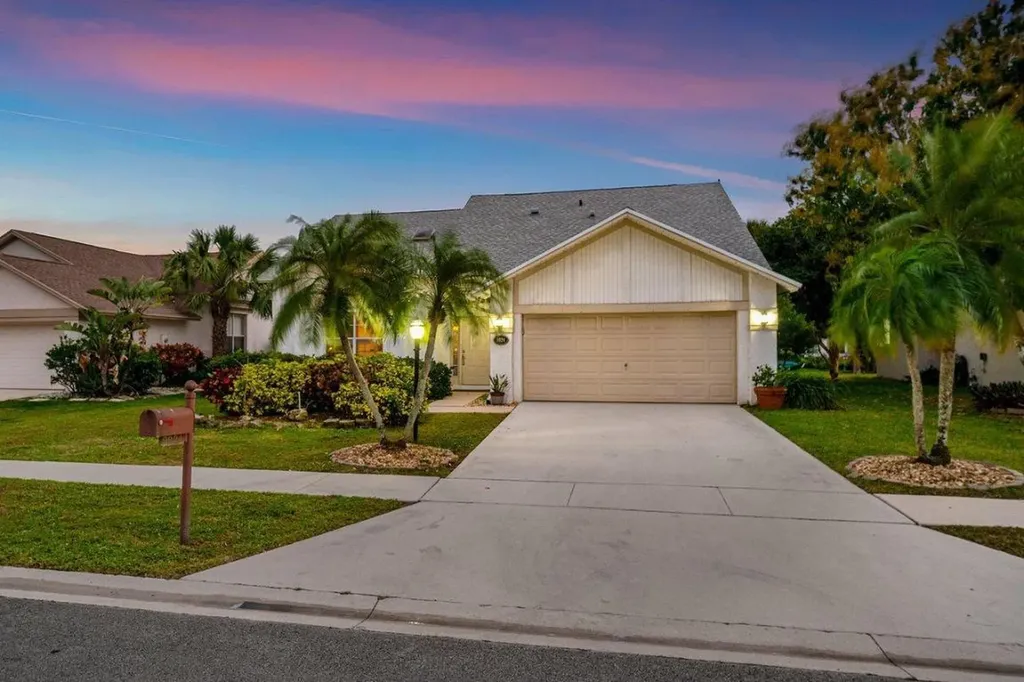 9924 Cross Pine Court Lake Worth FL 33467