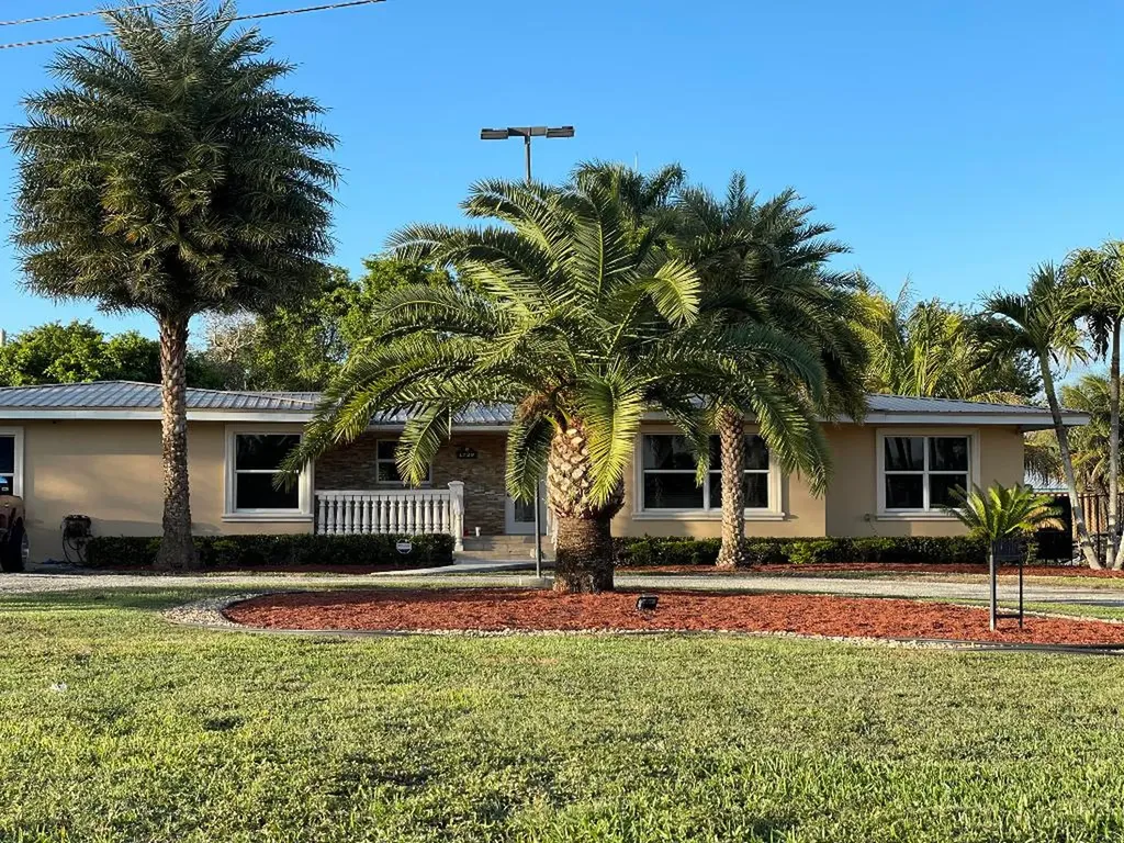 1729 W Canal Street N Belle Glade FL 33430