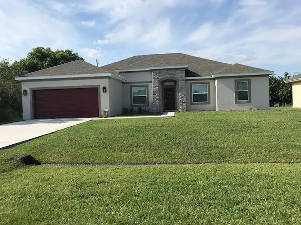 1058 SW Haleyberry Avenue Port St Lucie FL 34953