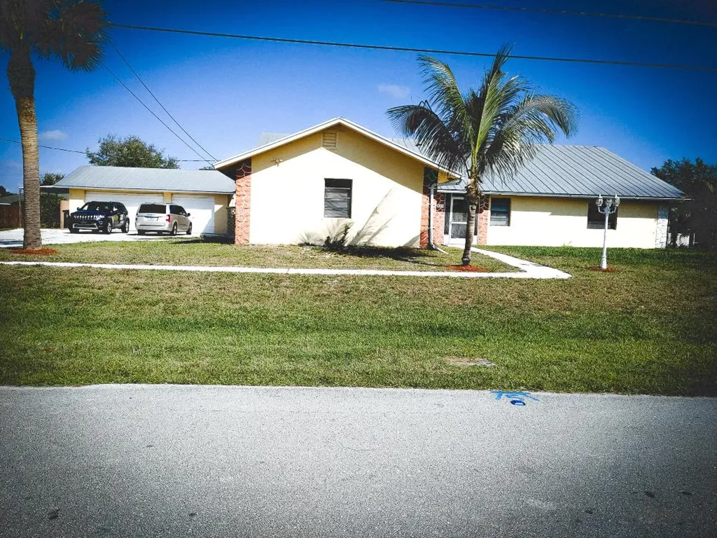 891 SW Hamberland Avenue Port St Lucie FL 34953