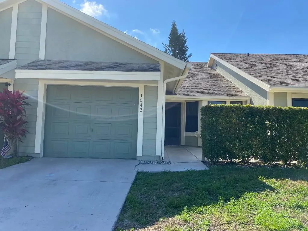 1542 SE Hatfield Court Port St Lucie FL 34952