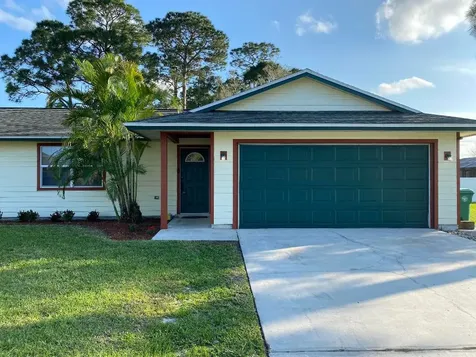 590 SW Fairview Avenue Port St Lucie FL 34983