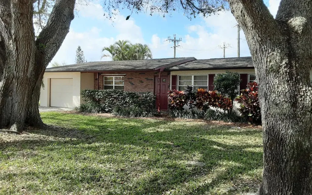 1534 NE 24th Street Jensen Beach FL 34957
