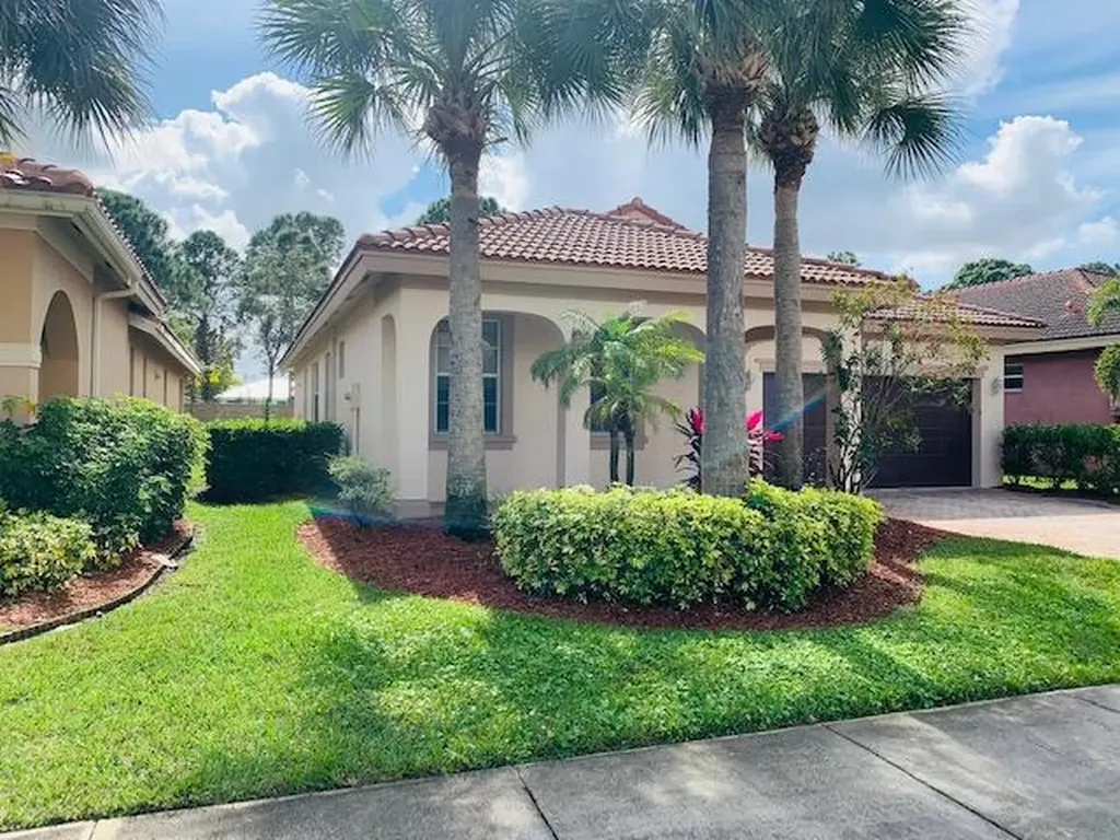 1816 SW Jamesport Drive Port St Lucie FL 34953