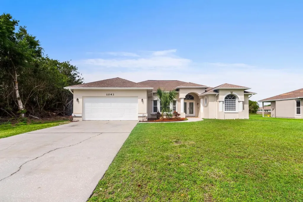 1043 SW Idol Avenue Port St Lucie FL 34953
