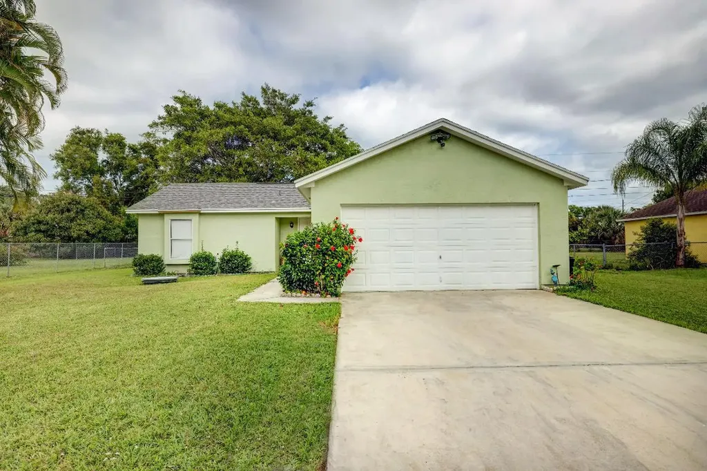 2049 SE Heathwood Circle Port St Lucie FL 34952