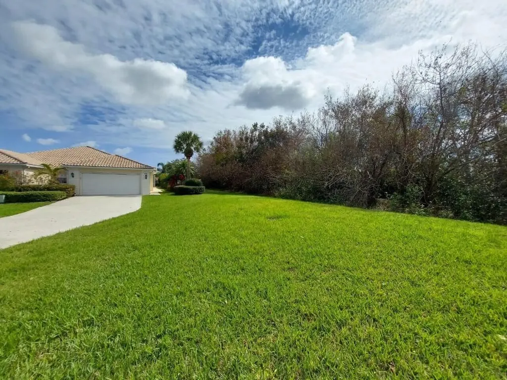 8409 SE Paurotis Lane Hobe Sound FL 33455