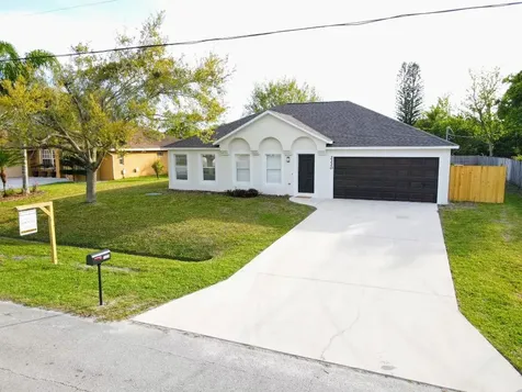 2220 SE Trillo Street Port St Lucie FL 34952