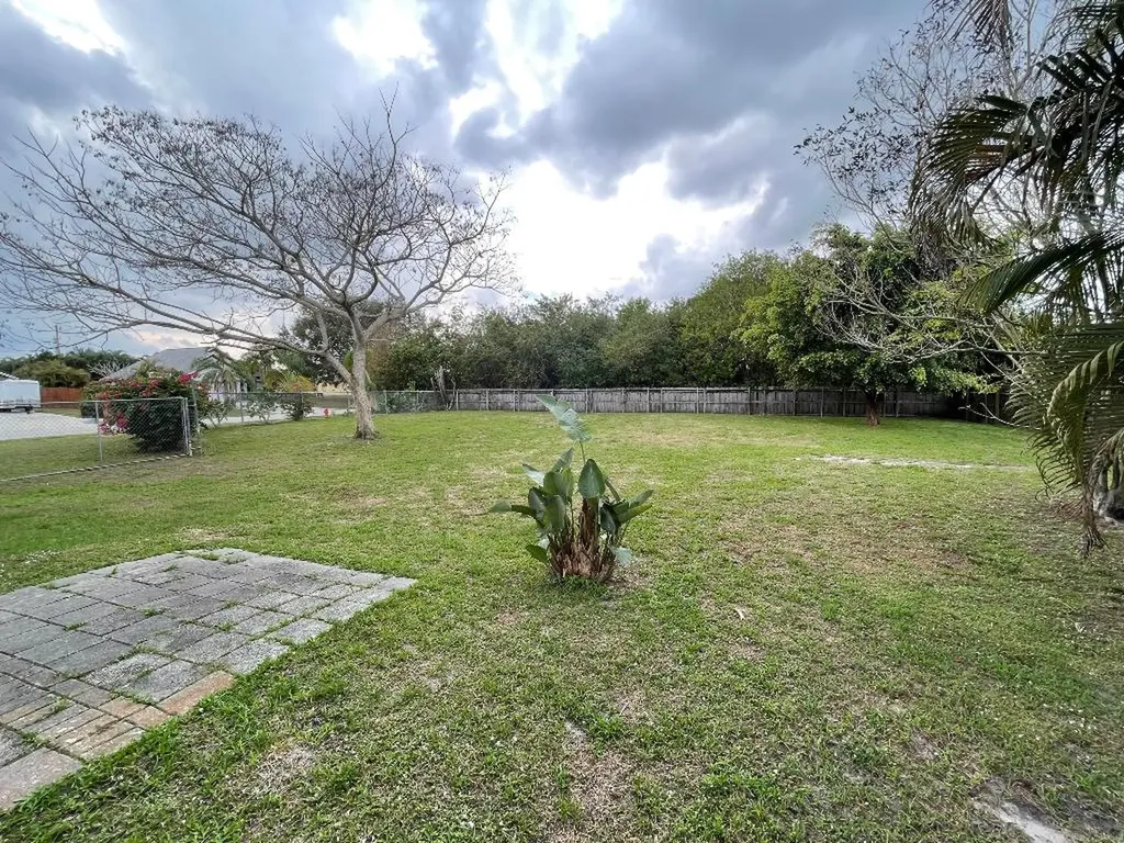 833 SW Kappa Avenue Port St Lucie FL 34953