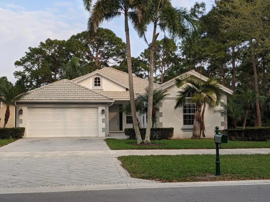 806 SW Lake Charles Circle Port St Lucie FL 34986