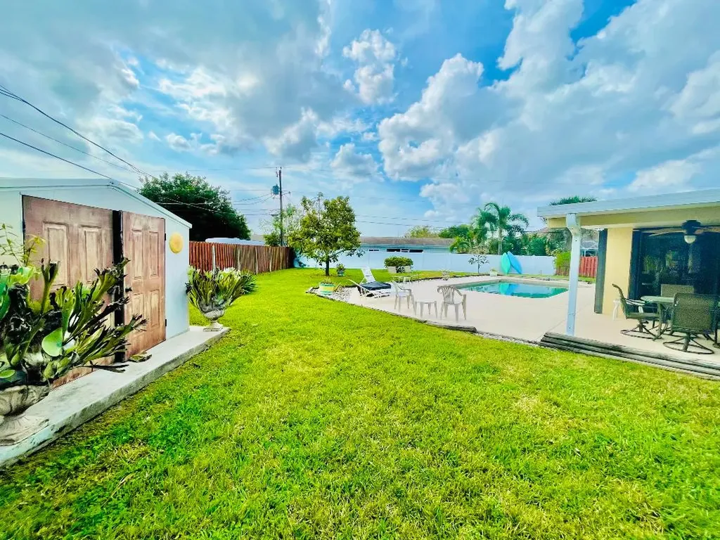 142 SE Nash Court Port St Lucie FL 34983