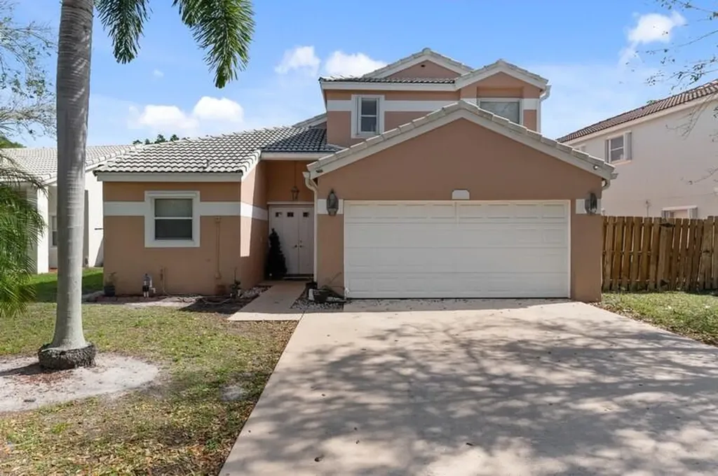 120 Wedgewood Lakes S Greenacres FL 33463