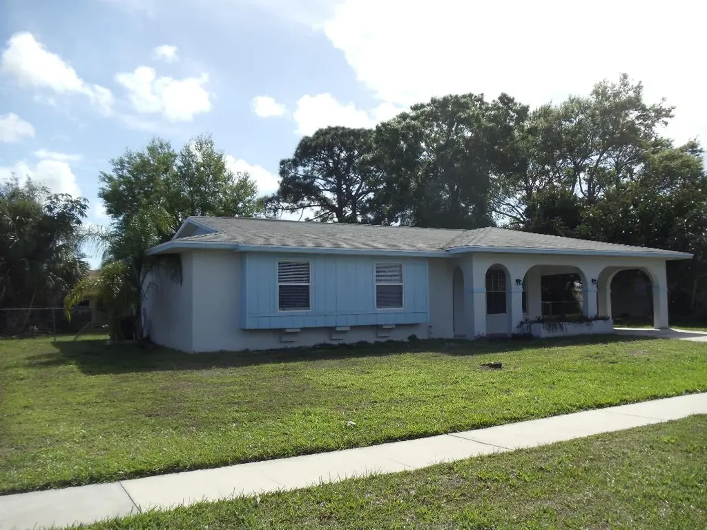 325 NE Jonquil Street Port St Lucie FL 34983