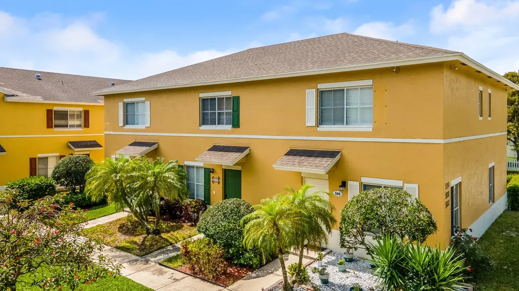 504 W Bloxham Street Lantana FL 33462