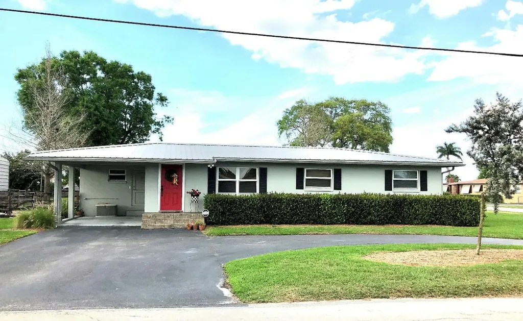 200 NE 3rd Street Belle Glade FL 33430