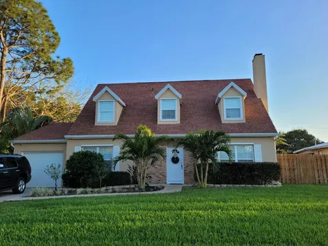 722 SE Evans Avenue Port St Lucie FL 34984