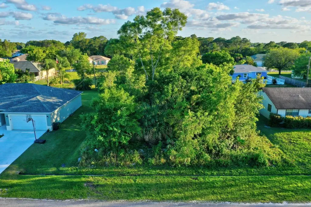 182 SW Fairway Avenue Port St Lucie FL 34983