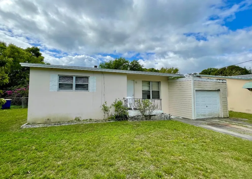 1107 Jasmine Avenue Fort Pierce FL 34982