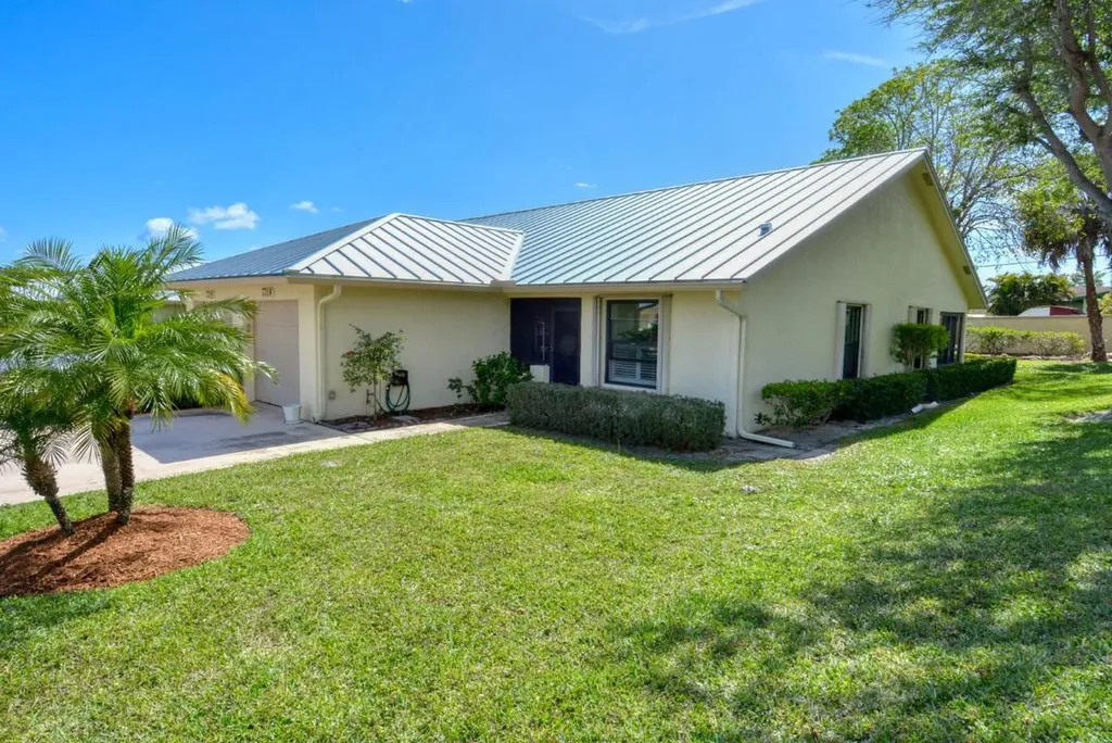 7719 SE Sugar Sand Circle Hobe Sound FL 33455