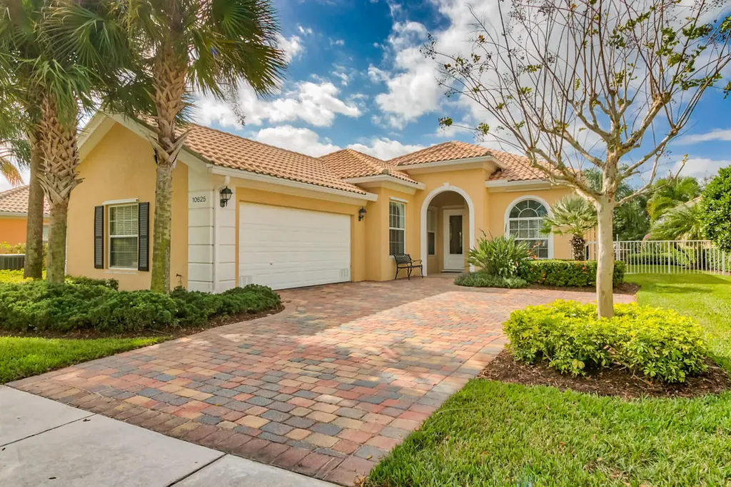 10625 SW Stratton Drive Port St Lucie FL 34987