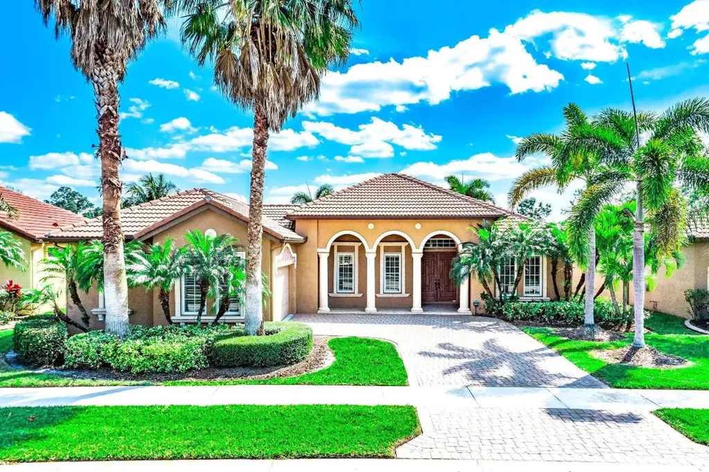 841 SW Grand Reserves Boulevard Port St Lucie FL 34986