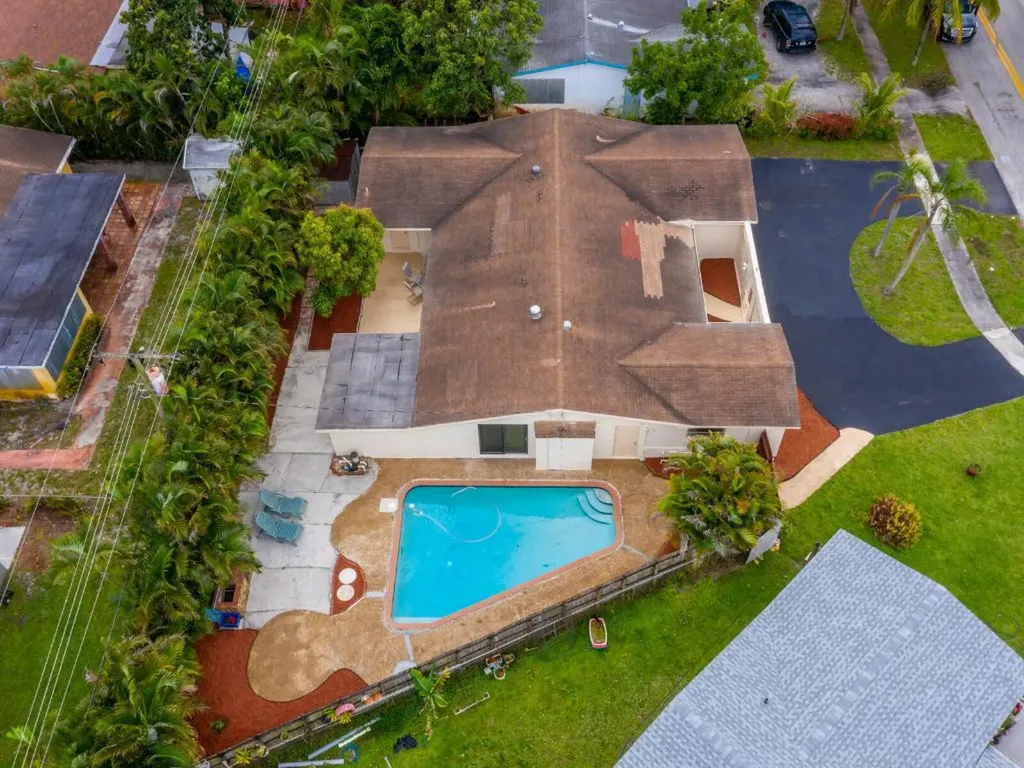 531 SW 70th Terrace Pembroke Pines FL 33023