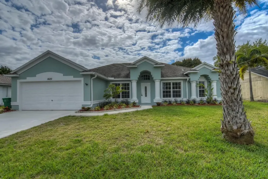1620 SW Ruiz Terrace Port St Lucie FL 34953