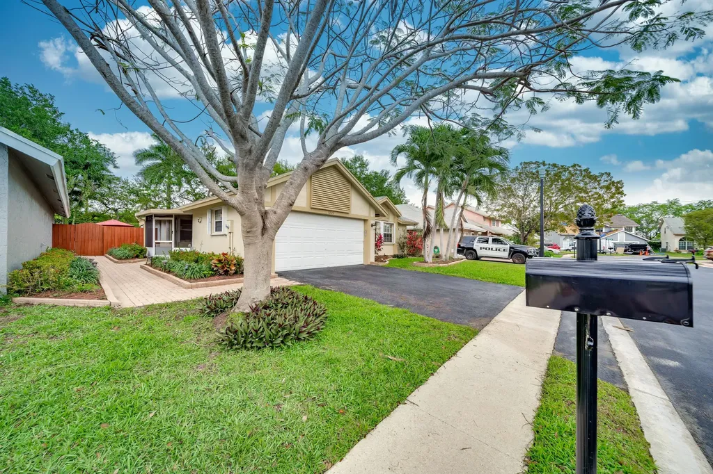 12125 NW 33rd Street Sunrise FL 33323