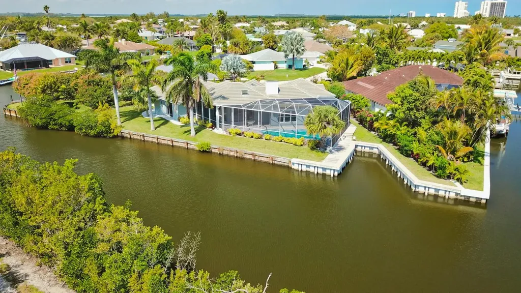 113 Queen Ann Court Hutchinson Island FL 34949