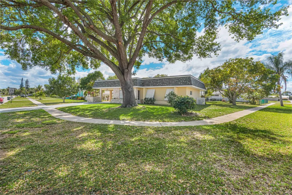288 NE Summer Road Port St Lucie FL 34983