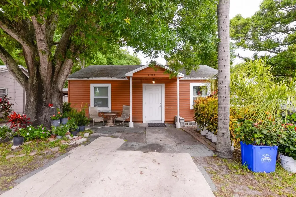 1704 South Avenue Fort Pierce FL 34950