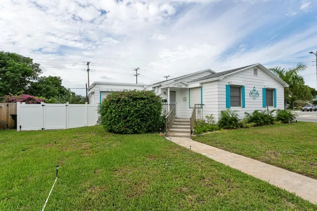 805 13th Avenue N Lake Worth Beach FL 33460