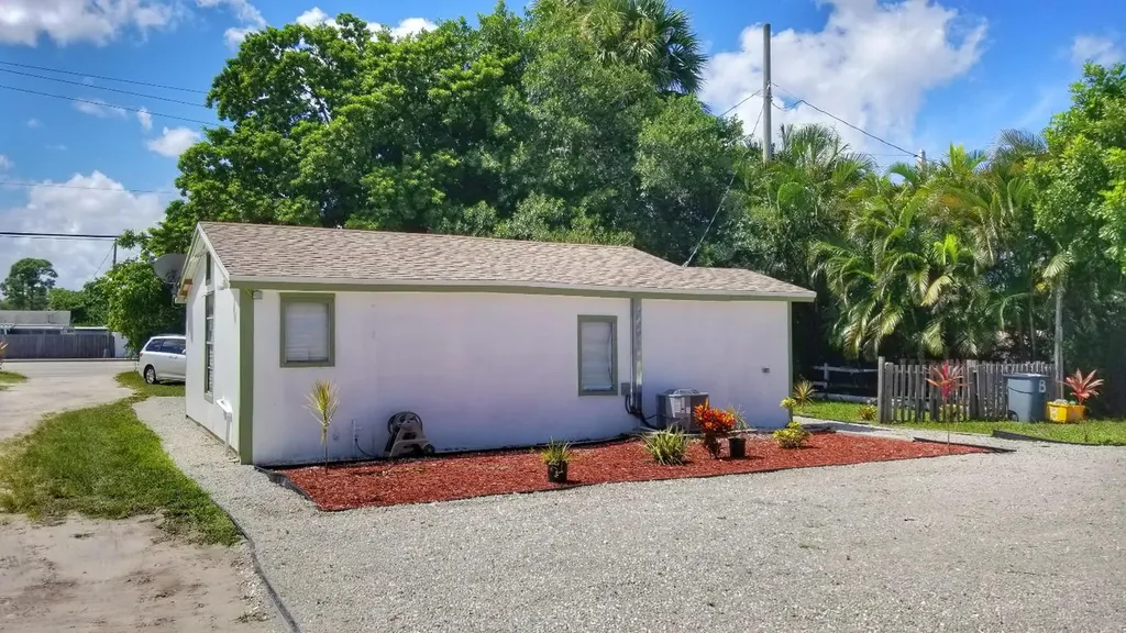 944 N Haverhill Road Haverhill FL 33415
