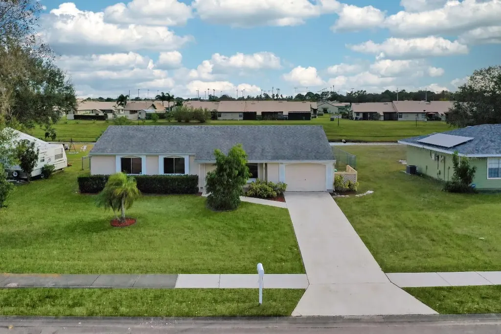 750 SW Bridgeport Drive Port St Lucie FL 34953