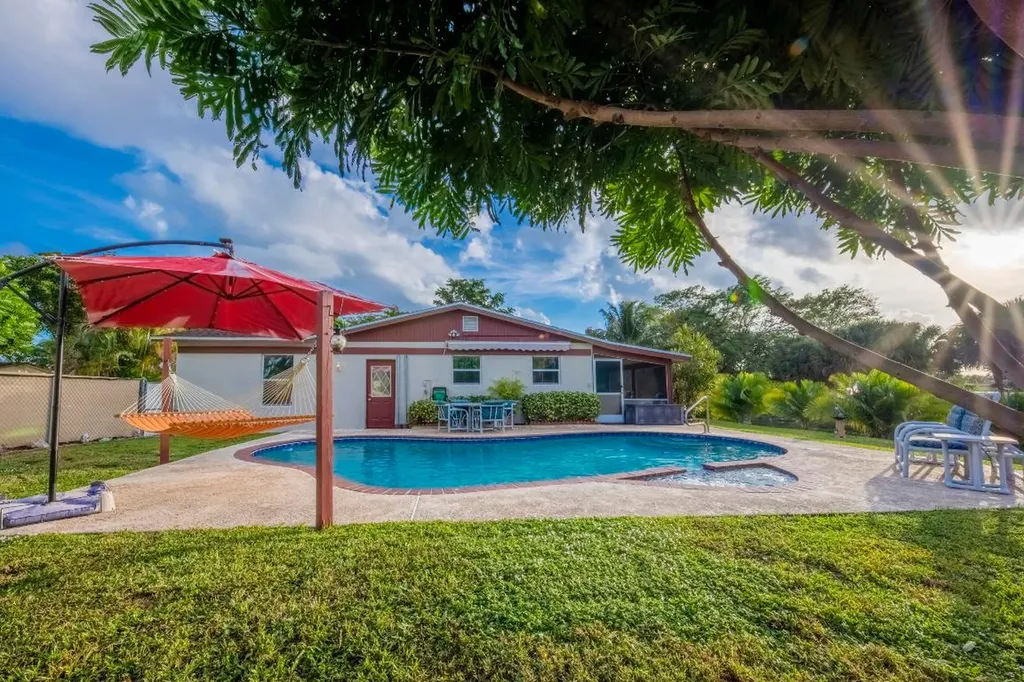 271 SW 83rd Avenue North Lauderdale FL 33068