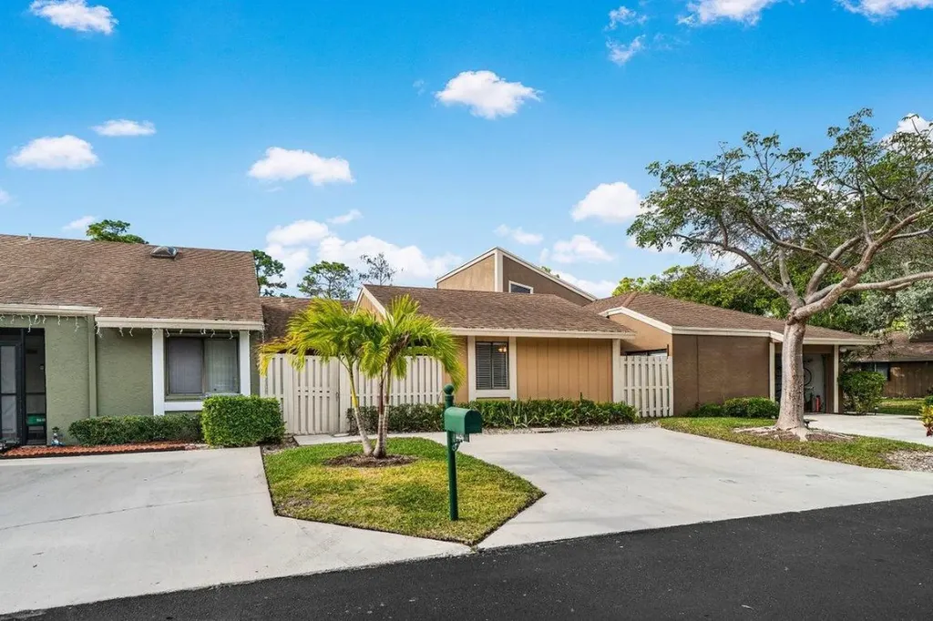 22293 Whistling Pines Lane Boca Raton FL 33428