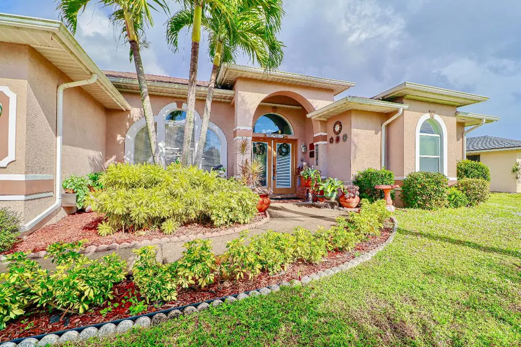 1113 SE Petunia Avenue Port St Lucie FL 34952