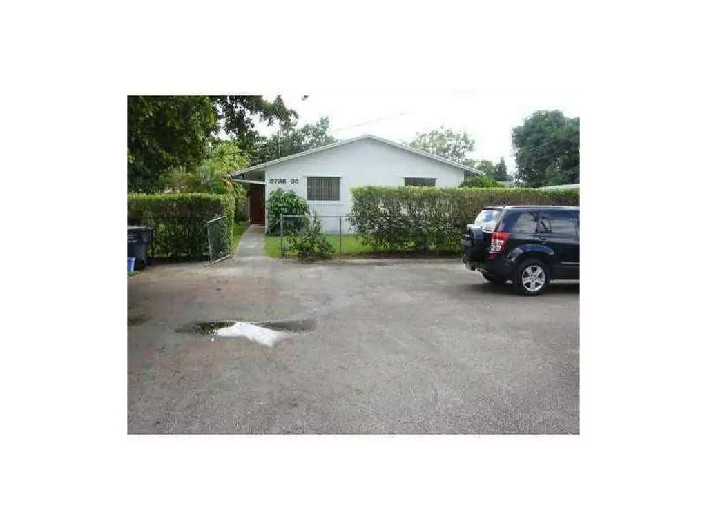 5736 Taylor Street Hollywood FL 33021