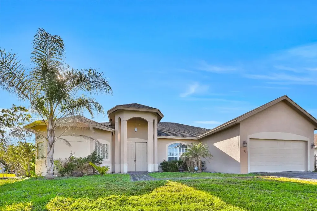 1102 SW Eleuthera Avenue Port St Lucie FL 34953