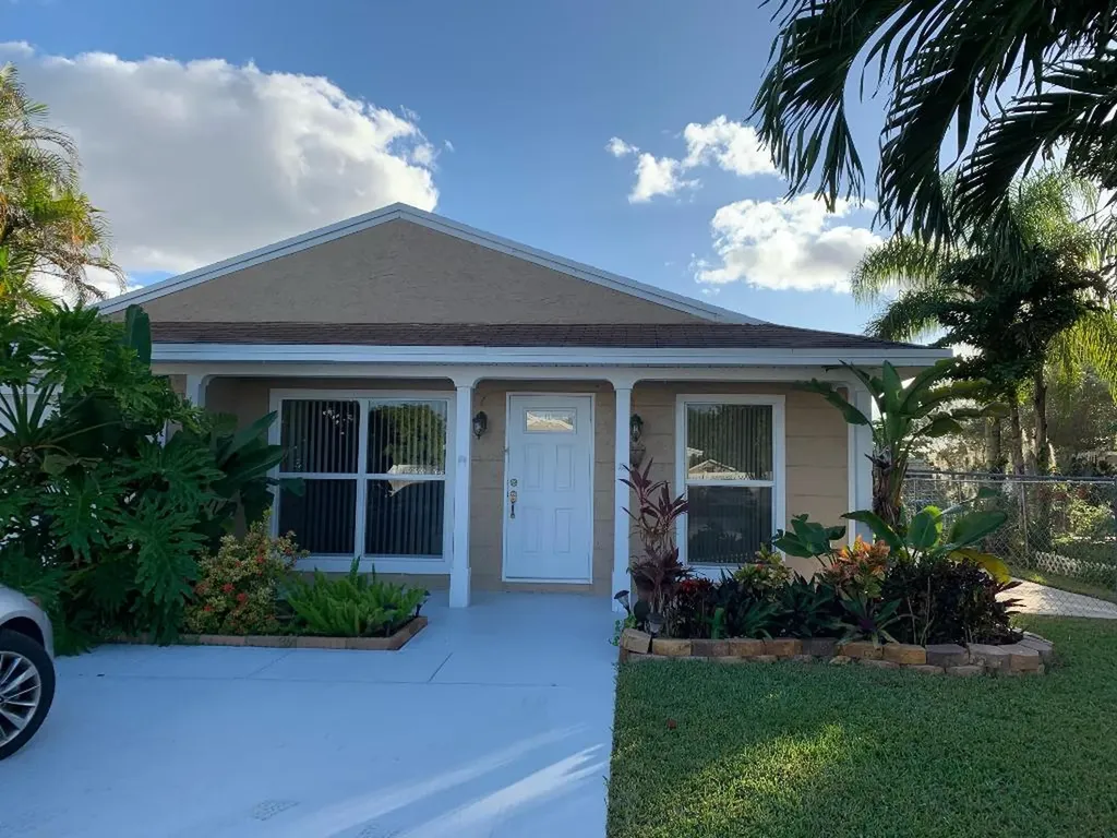 8274 Huntsman Place Boca Raton FL 33433