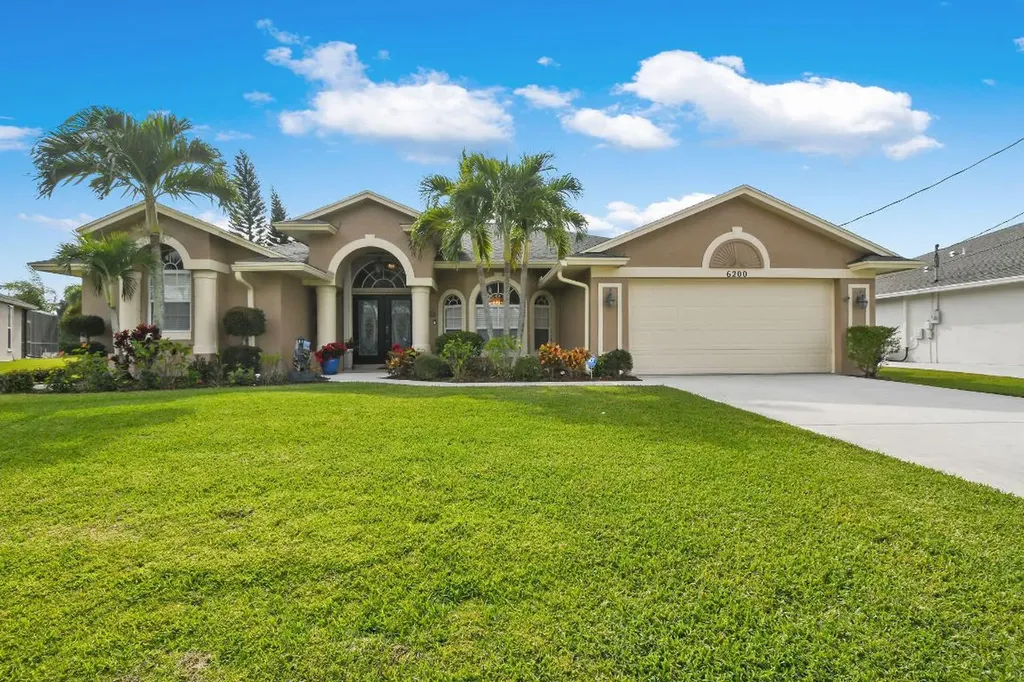 6200 NW Hacienda Lane Port St Lucie FL 34986