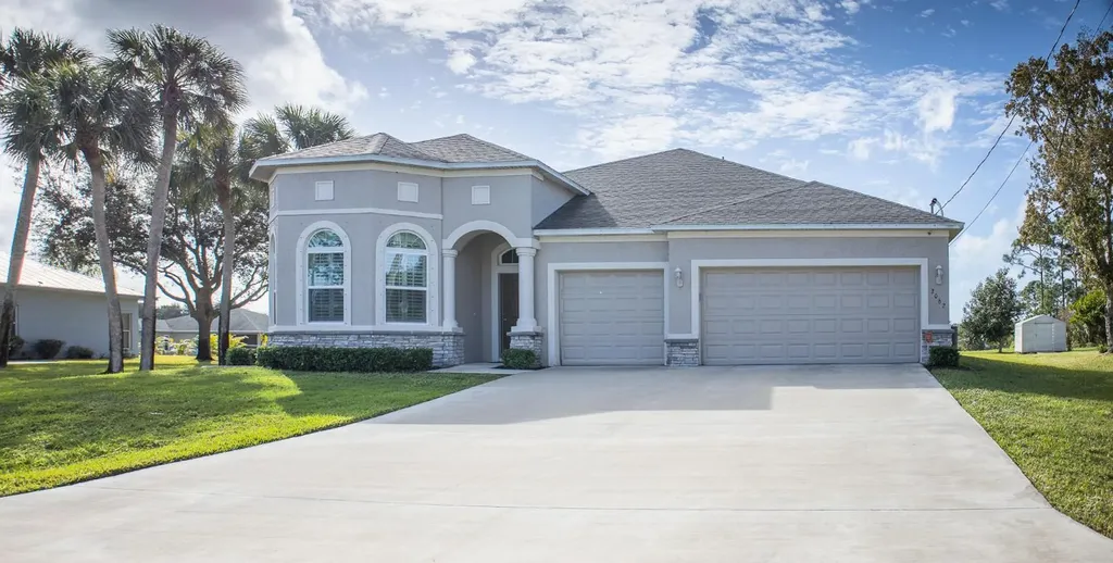 2062 SW Justison Avenue Port St Lucie FL 34953