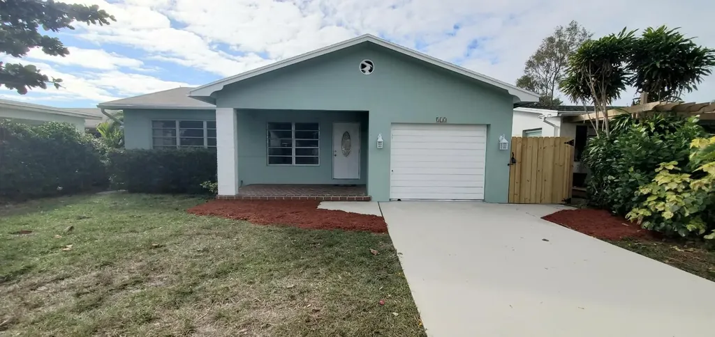 512 W Drew Street Lantana FL 33462