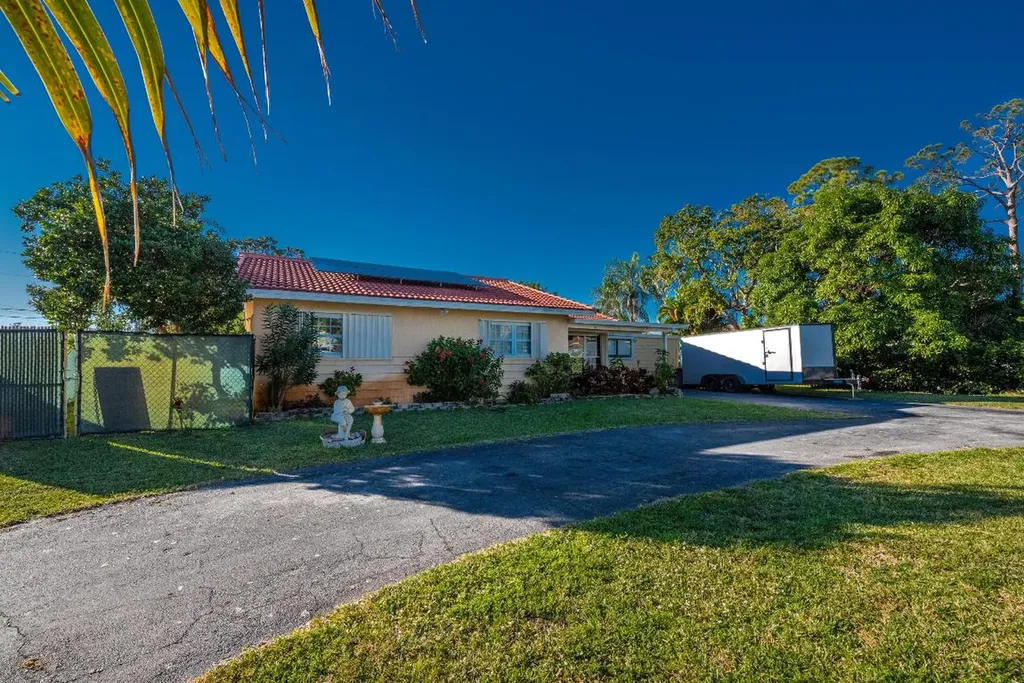 401 Perry Avenue Greenacres FL 33463