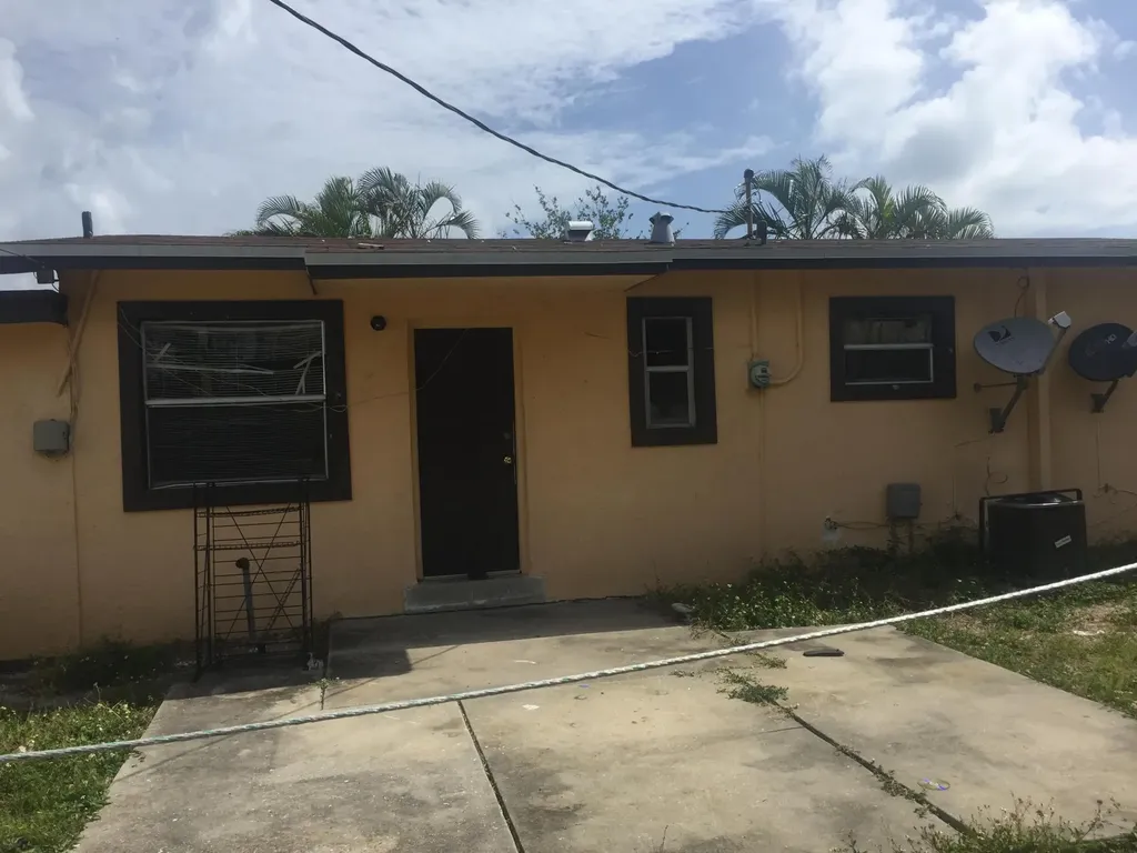 2743 NW 2nd Street Boynton Beach FL 33435